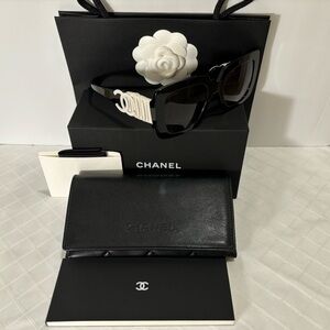 WOW! $800. 🖤 CHANEL Blk Square w/ Leather & CC logo Popular “2023-24” Sty. NEW!